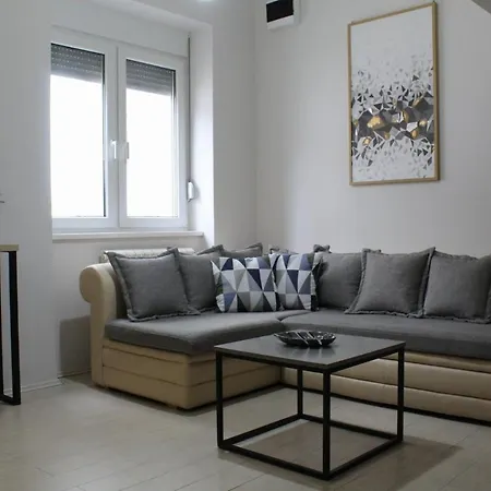 Cozy Gallery Apartment